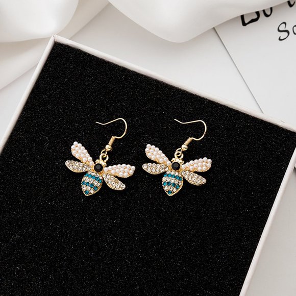 Jewelry - (BI) bee earrings